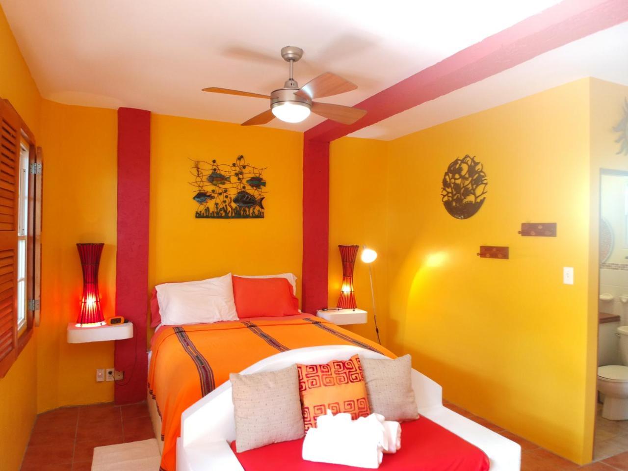 Seaside Cabanas Hotel Caye Corker Eksteriør billede