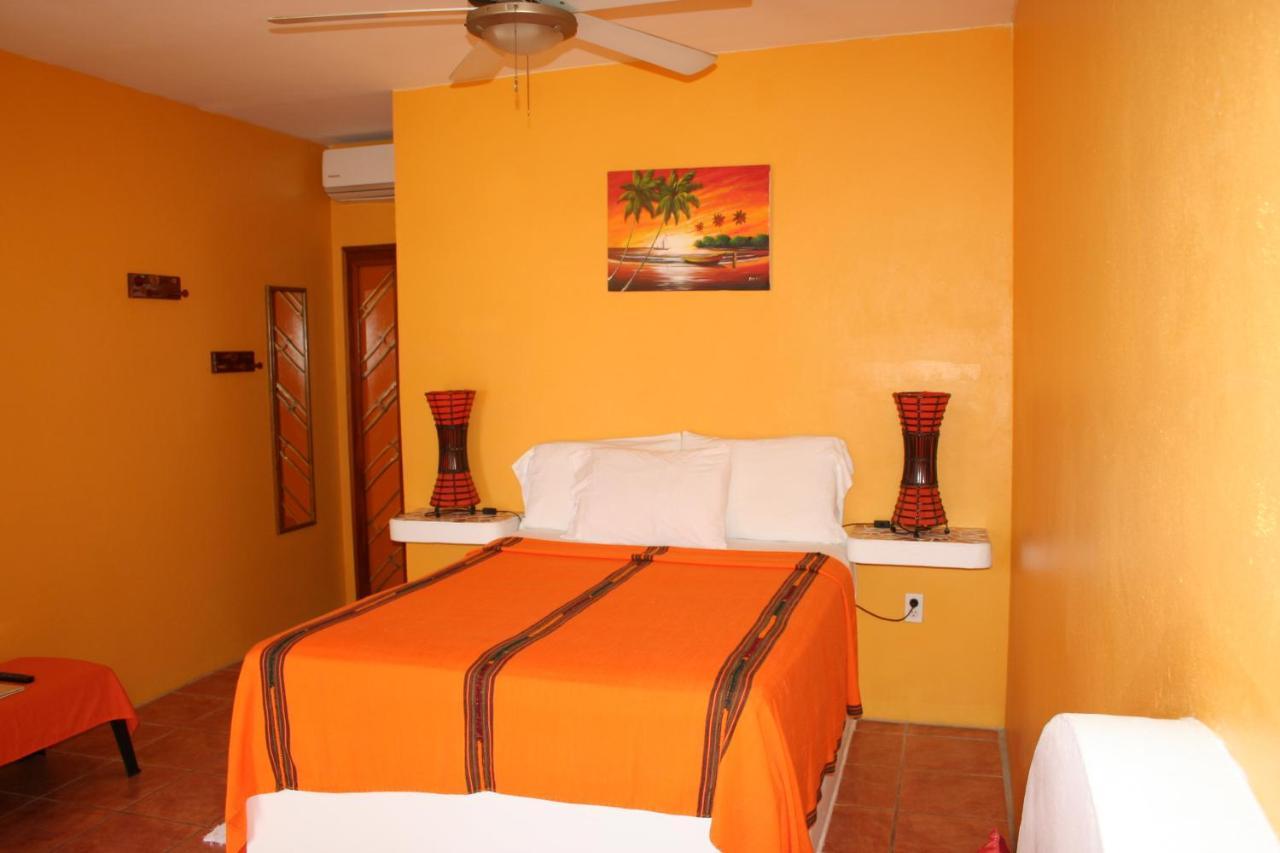 Seaside Cabanas Hotel Caye Corker Eksteriør billede