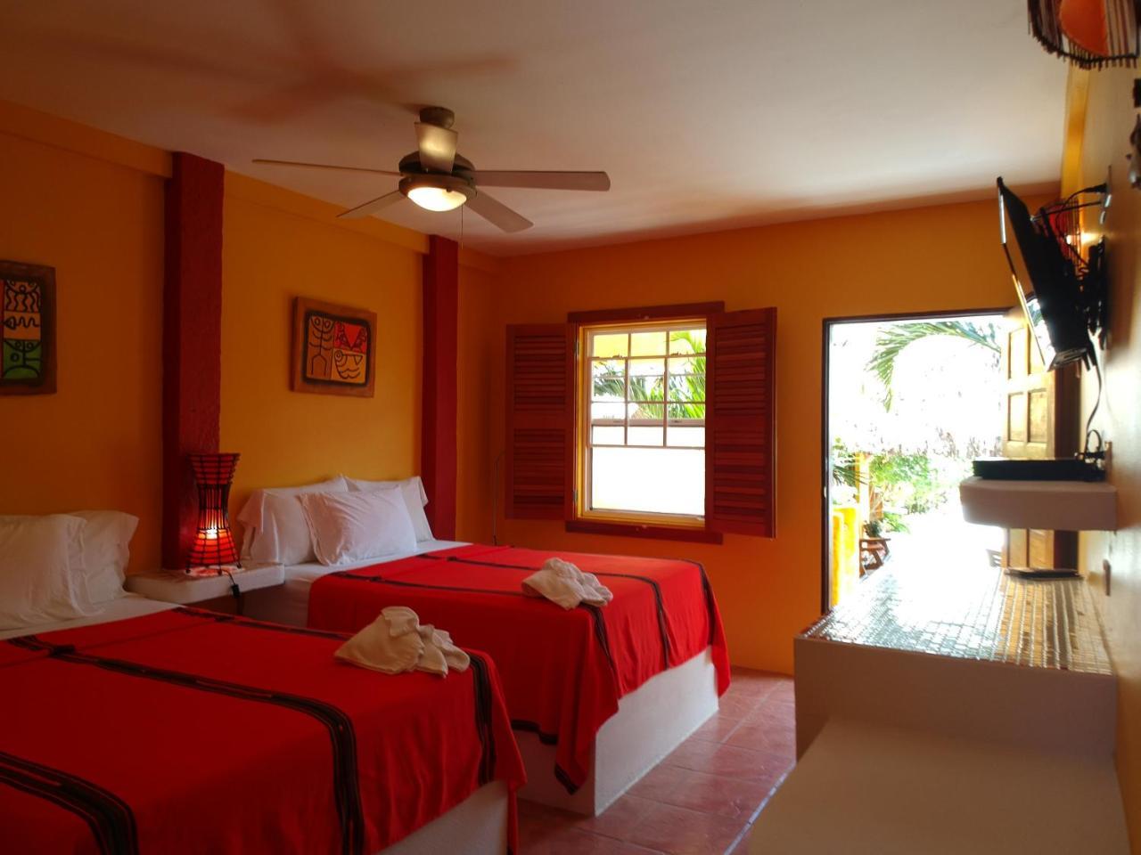 Seaside Cabanas Hotel Caye Corker Eksteriør billede