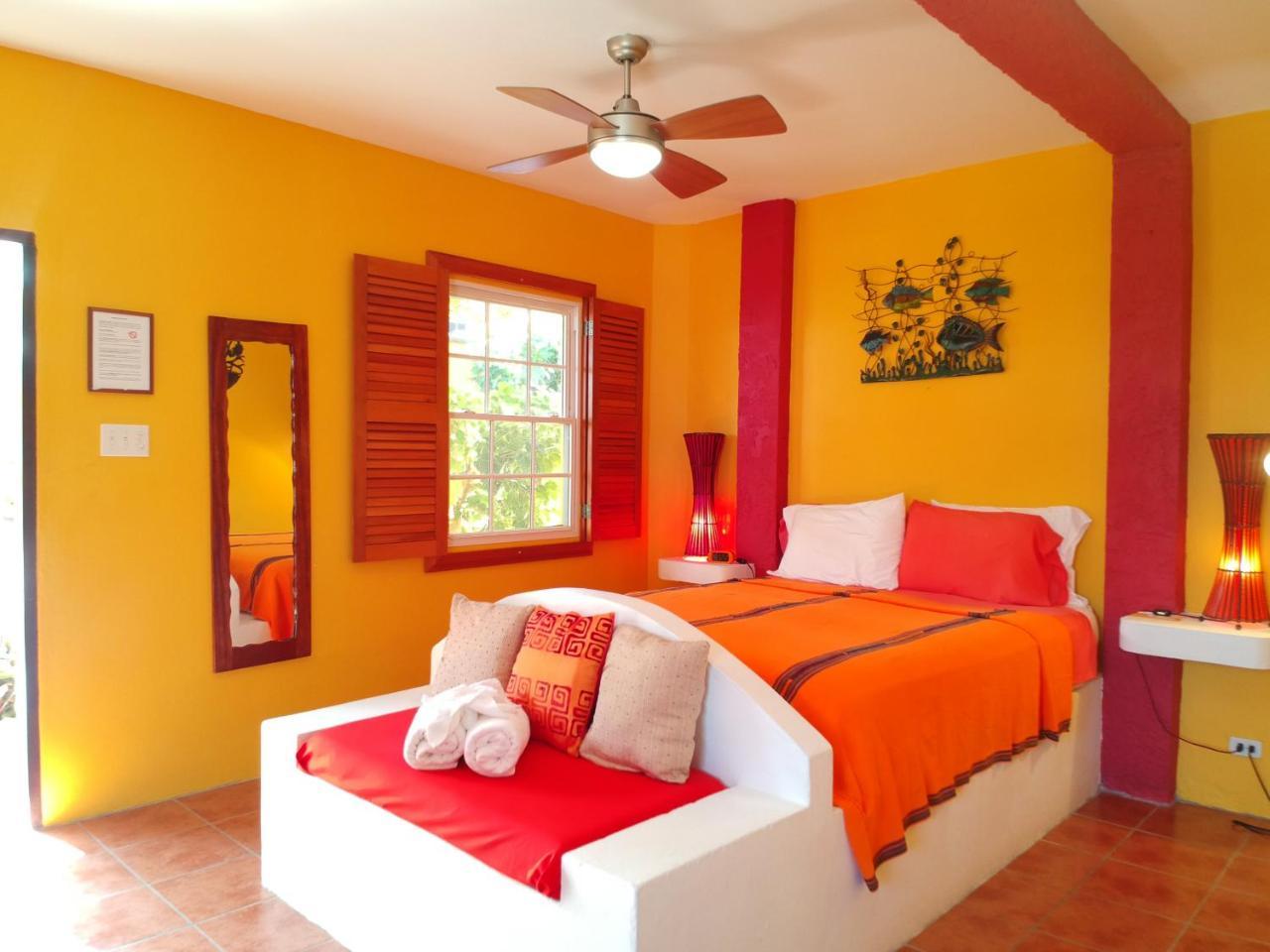 Seaside Cabanas Hotel Caye Corker Eksteriør billede