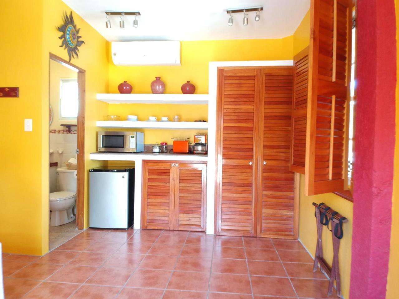 Seaside Cabanas Hotel Caye Corker Eksteriør billede